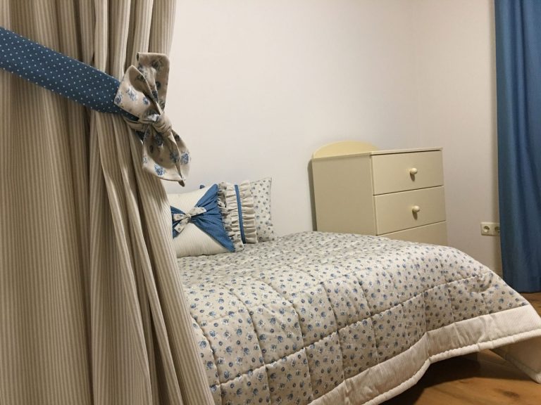Lovatiesė ir pagalvėlės